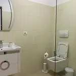 Vellezrit Guri 3* 세스
