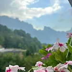 Bed & Breakfast Vellezrit Guri 3*