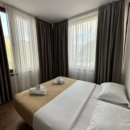 Bed & Breakfast Vellezrit Guri Theth