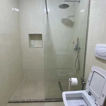 Vellezrit Guri Bed & Breakfast