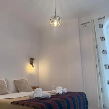 Bed & Breakfast Vellezrit Guri Theth