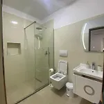 לינה וארוחת בוקר Vellezrit Guri