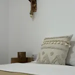 Vellezrit Guri לינה וארוחת בוקר 3*