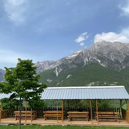 Vellezrit Guri B&B 세스