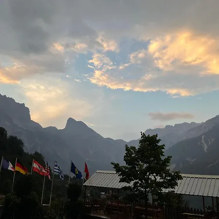 Vellezrit Guri Frühstückspension 3*