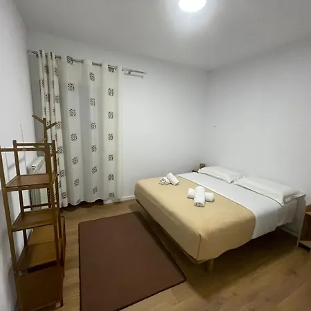 Vellezrit Guri Frühstückspension 3*