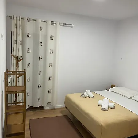 Vellezrit Guri 세스