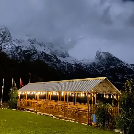 Vellezrit Guri 3*