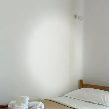 Vellezrit Guri B&B 세스