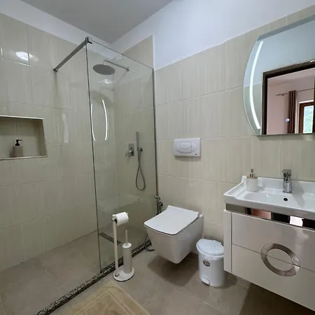 Vellezrit Guri 3* Theth