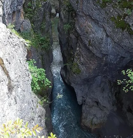 Vellezrit Guri Frühstückspension 3*