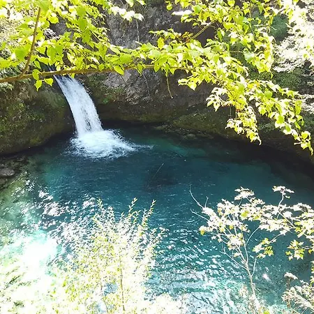 Frühstückspension Vellezrit Guri 3*