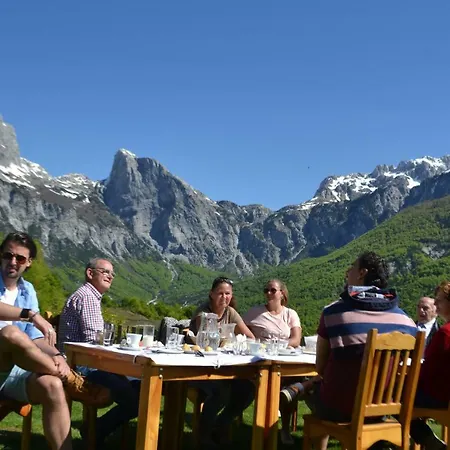 Vellezrit Guri 3* Theth